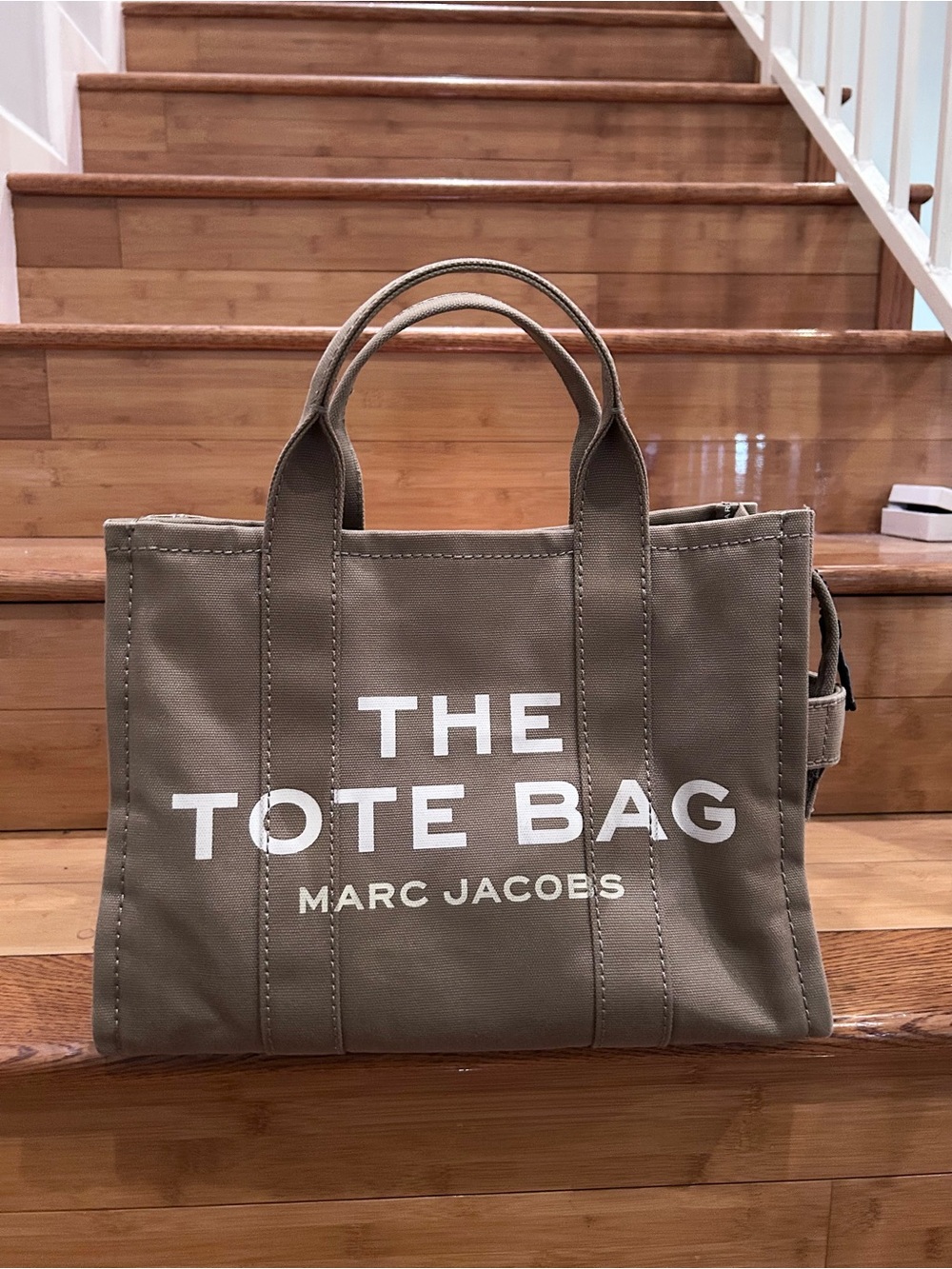 Marc jacobs medium tote bag
